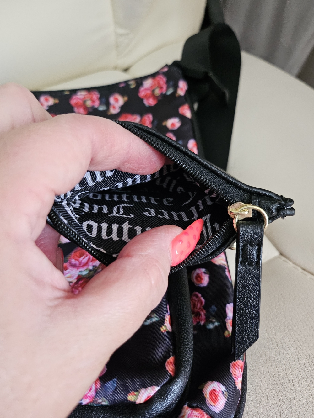 Juicy Couture Floral Crossbody Bag in Black with Pink Roses - Picture 6 of 12